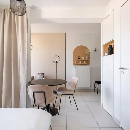 Le 13eme Etage - Lafayette 3 Apartman